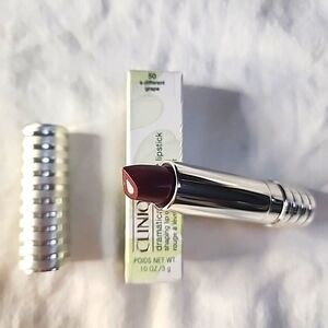 NIB Clinique Dramatically Different Lipstick #50 A Different Grape